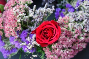 blumenkranz-herbstlich-detail-rote-rose